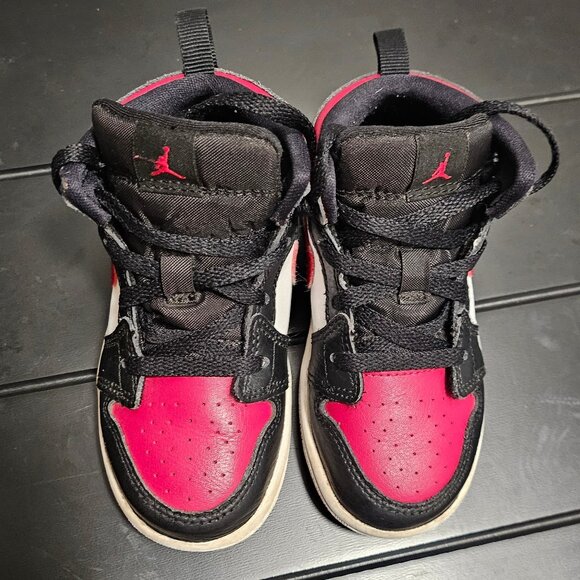 Toddler Nike Jordan Shoes - Picture 3 of 5